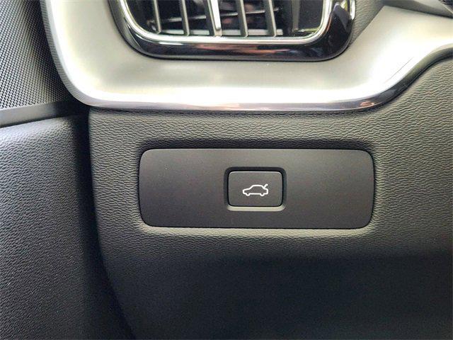Photo of 2024 Crystal White Metallic Volvo XC60