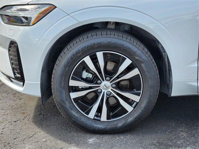 Photo of 2024 Crystal White Metallic Volvo XC60
