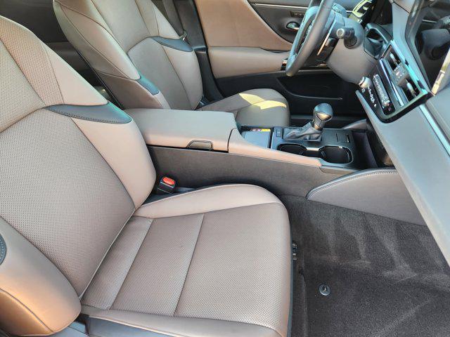 Photo of 2023 Moonbeam Beige Metallic Lexus ES 350