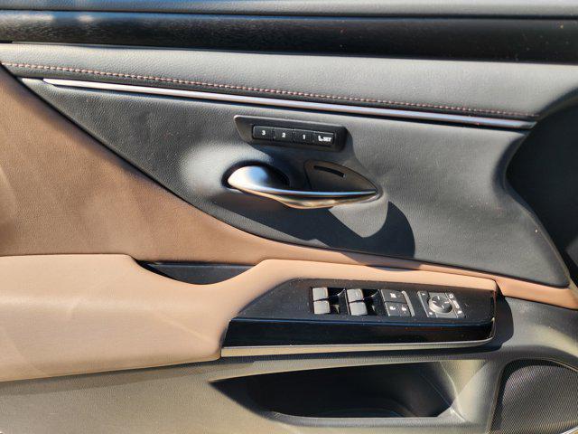 Photo of 2023 Moonbeam Beige Metallic Lexus ES 350