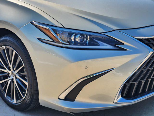 Photo of 2023 Moonbeam Beige Metallic Lexus ES 350