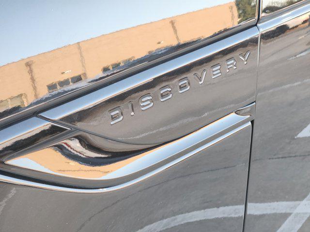 Photo of 2023 Santorini Black Metallic Land Rover Discovery