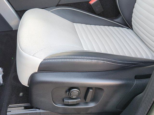 Photo of 2023 Santorini Black Metallic Land Rover Discovery