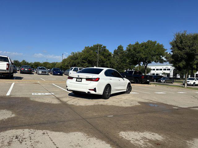 Photo of 2019 Alpine White BMW 330
