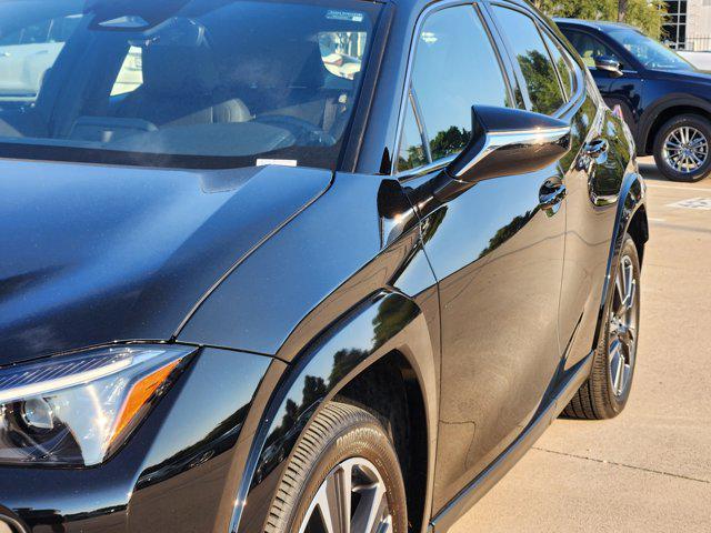 Photo of 2025 Obsidian Lexus UX 300h