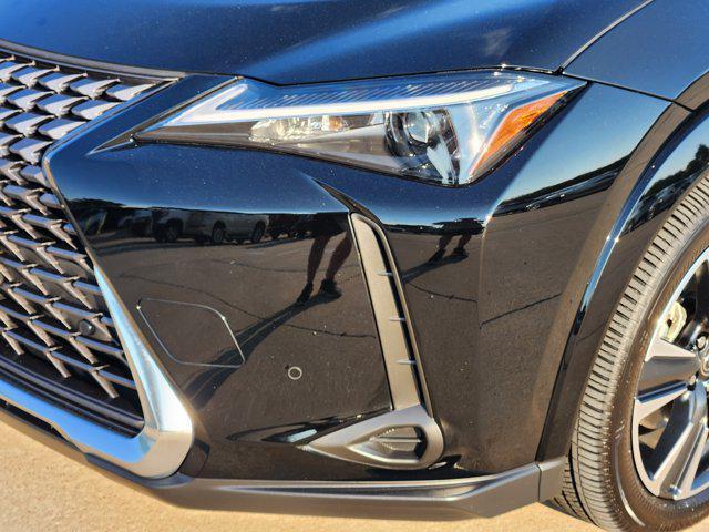 Photo of 2025 Obsidian Lexus UX 300h