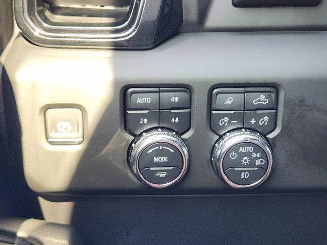 Photo of 2024 Summit White GMC Sierra 1500