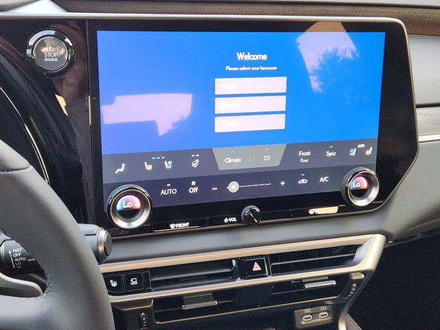 Photo of 2024 Eminent White Pearl Lexus RX 350