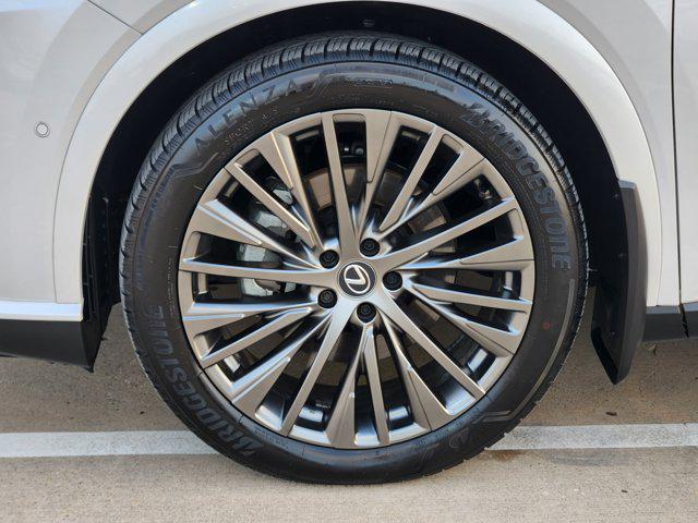 Photo of 2024 Eminent White Pearl Lexus RX 350