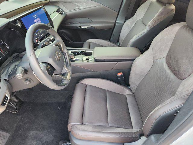 Photo of 2024 Eminent White Pearl Lexus RX 350