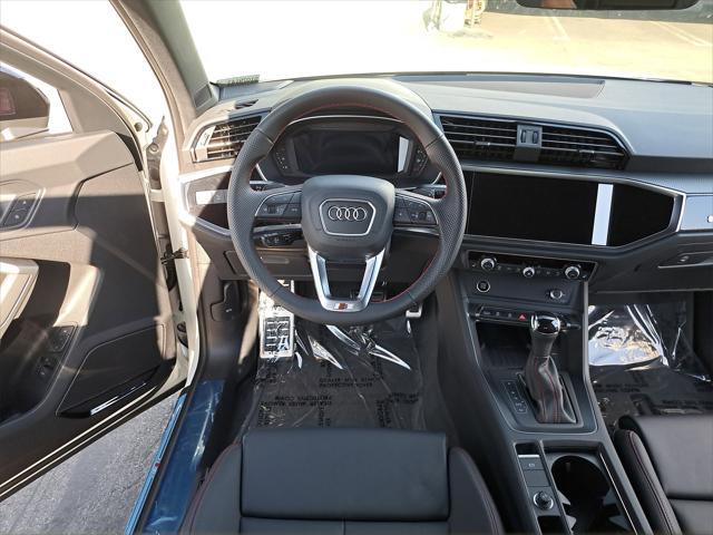 Photo of 2025 Glacier White Metallic Audi Q3