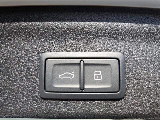Photo of 2025 Glacier White Metallic Audi Q3