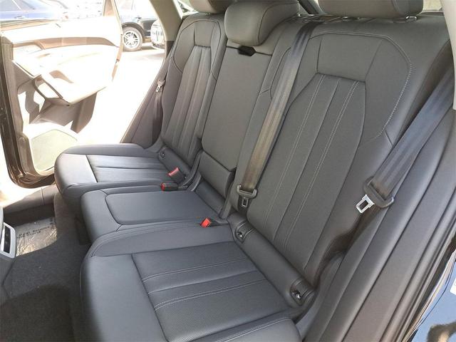 Photo of 2025 Mythos Black Metallic Audi Q5