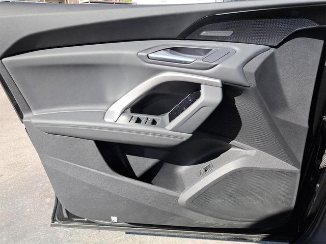 Photo of 2025 Mythos Black Metallic Audi Q5