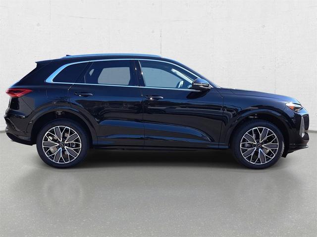 Photo of 2025 Mythos Black Metallic Audi Q5