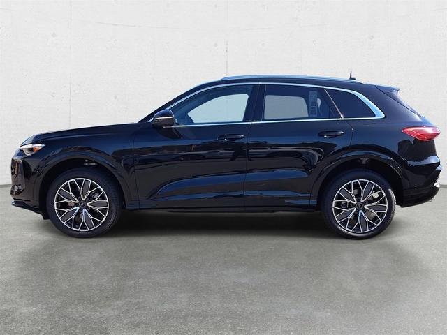 Photo of 2025 Mythos Black Metallic Audi Q5
