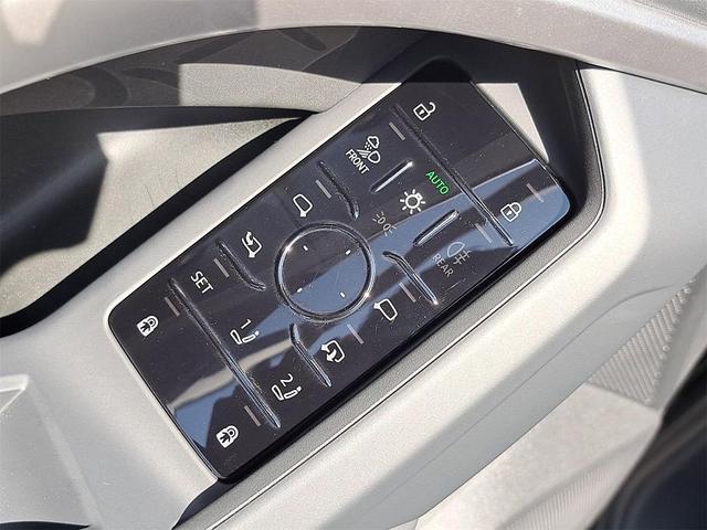 Photo of 2025 Mythos Black Metallic Audi Q5