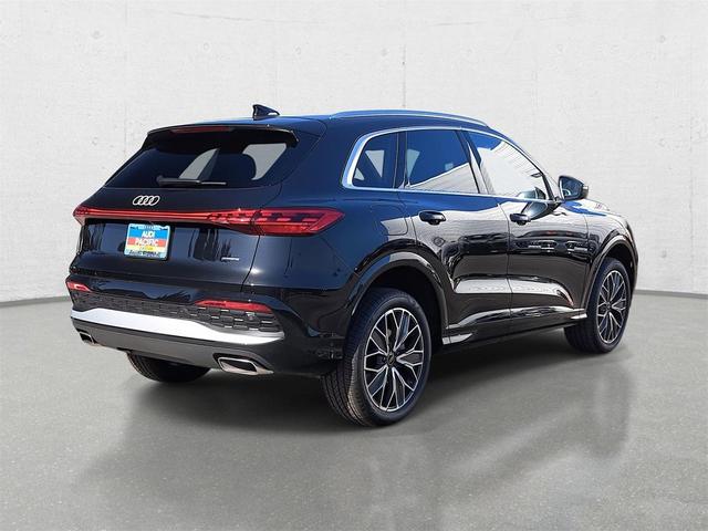 Photo of 2025 Mythos Black Metallic Audi Q5
