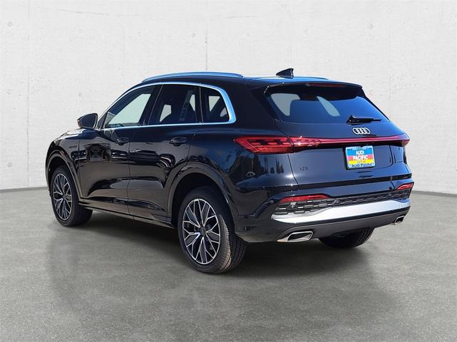 Photo of 2025 Mythos Black Metallic Audi Q5