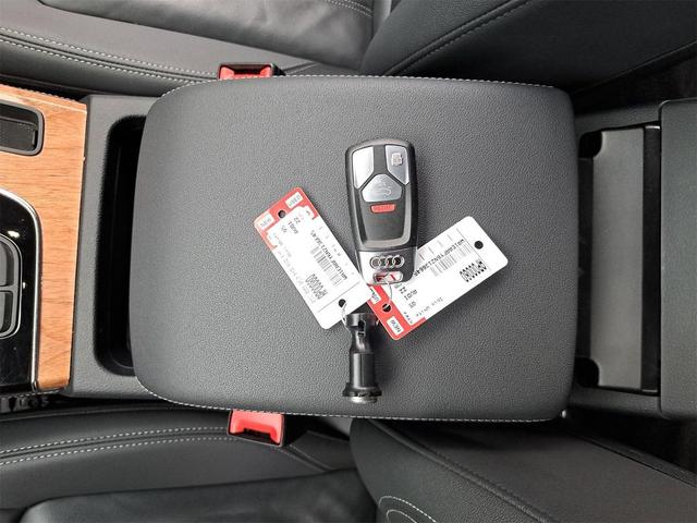 Photo of 2022 Ibis White Audi Q5