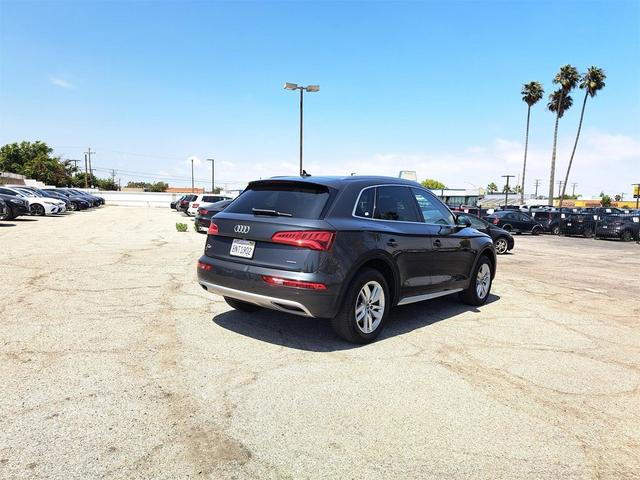 Photo of 2020 Manhattan Gray Metallic Audi Q5