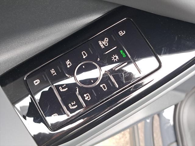 Photo of 2025 Gray Audi Q6 e-tron