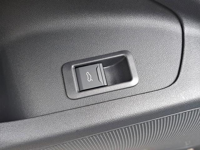 Photo of 2025 Gray Audi Q6 e-tron