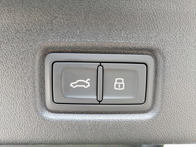 Photo of 2025 Gray Audi Q6 e-tron