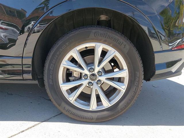 Photo of 2025 Mythos Black Metallic Audi Q3