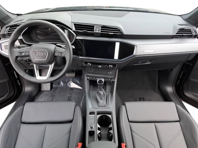 Photo of 2025 Mythos Black Metallic Audi Q3