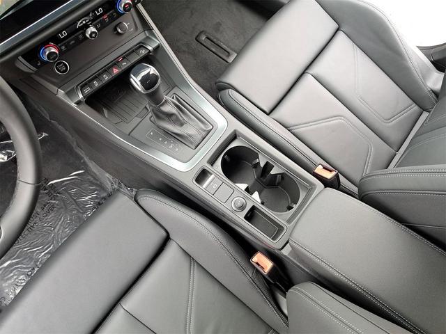 Photo of 2025 Mythos Black Metallic Audi Q3