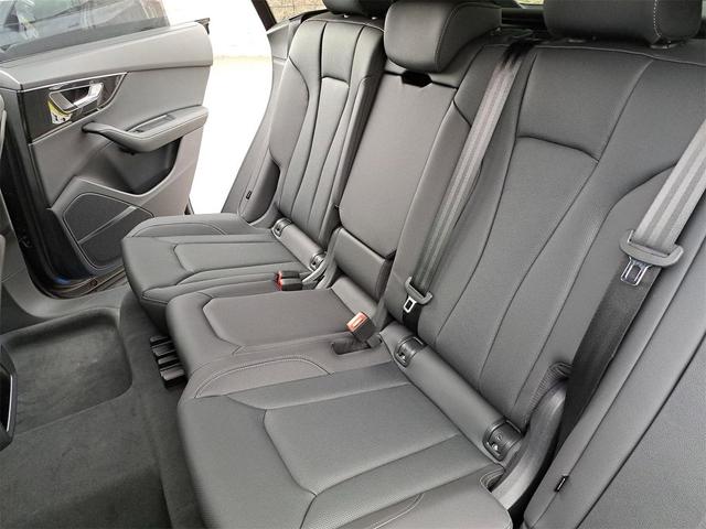 Photo of 2025 Daytona Gray Pearl Effect Audi Q8
