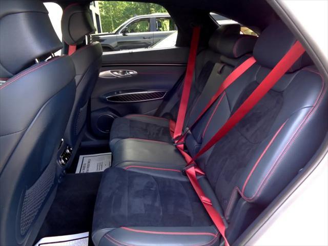 Photo of 2022 White Genesis GV70