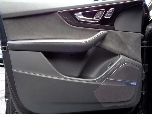 Photo of 2019 Black Audi Q7