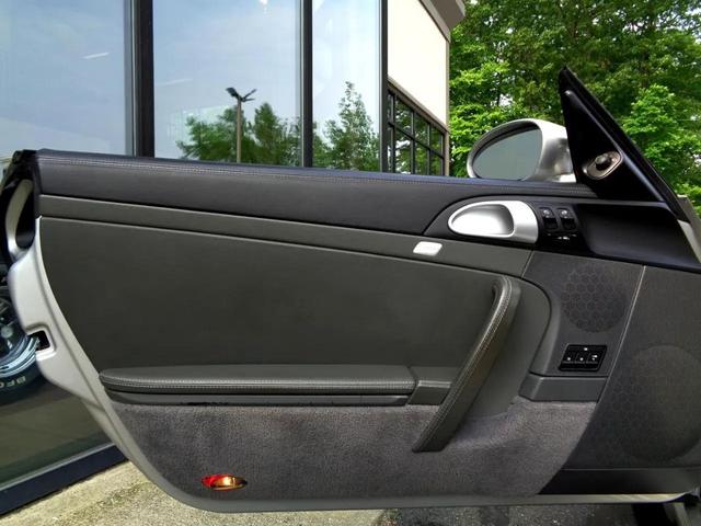 Photo of 2007 Silver Porsche 911
