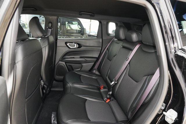 Photo of 2025 Diamond Black Crystal Pearlcoat Jeep Compass