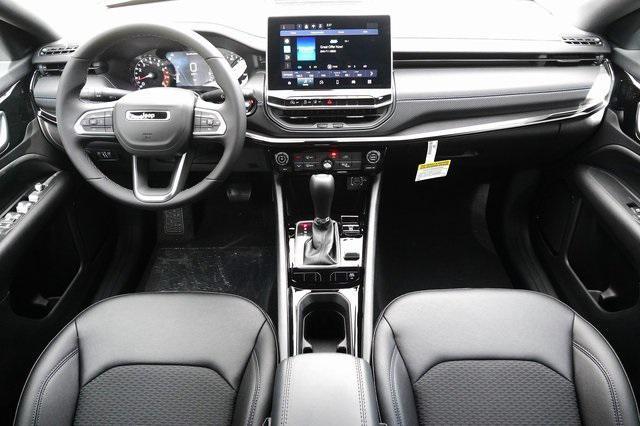 Photo of 2025 Diamond Black Crystal Pearlcoat Jeep Compass