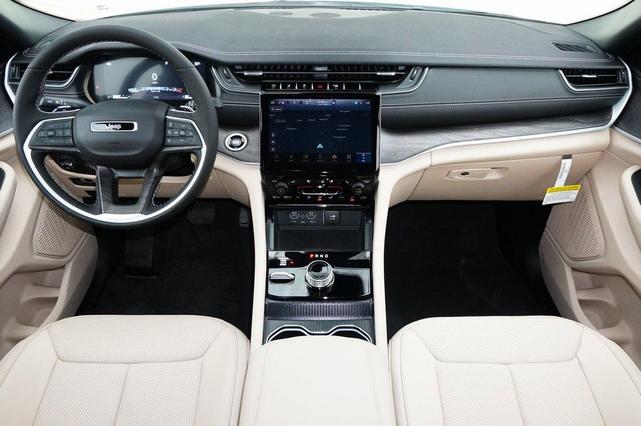 Photo of 2025 Bright White Clearcoat Jeep Grand Cherokee L