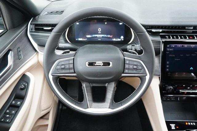 Photo of 2025 Bright White Clearcoat Jeep Grand Cherokee L