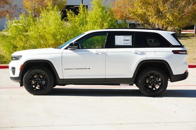 Photo of 2025 Bright White Clearcoat Jeep Grand Cherokee