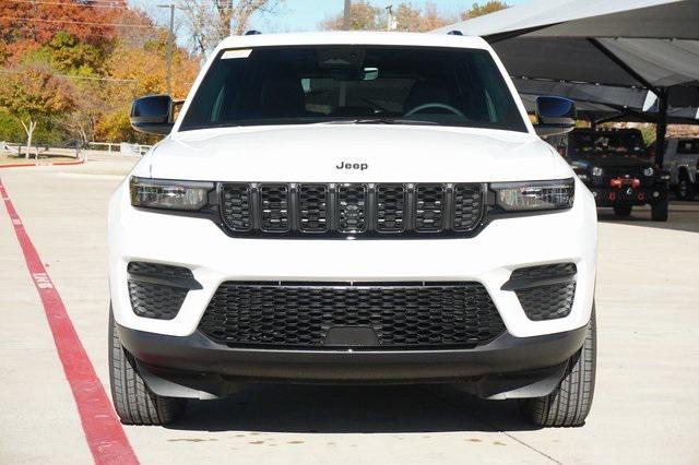 Photo of 2025 Bright White Clearcoat Jeep Grand Cherokee