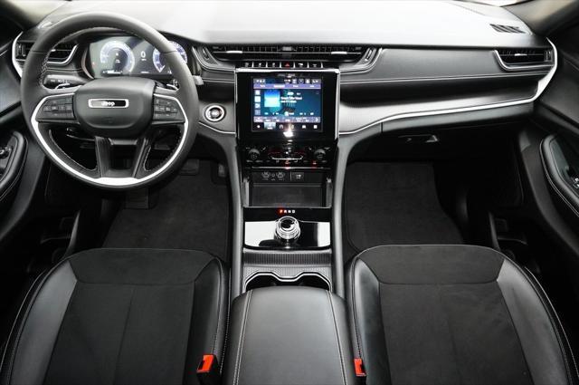 Photo of 2024 Velvet Red Pearlcoat Jeep Grand Cherokee