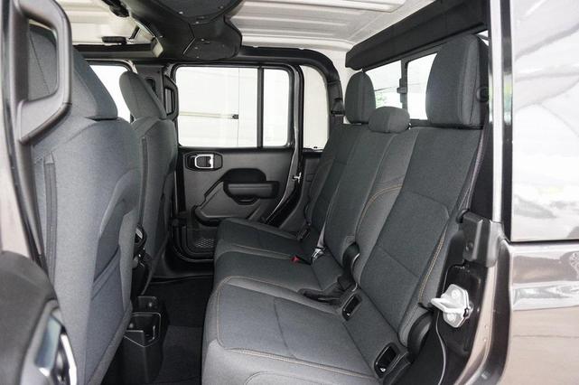 Photo of 2025 Granite Crystal Metallic Clearcoat Jeep Gladiator