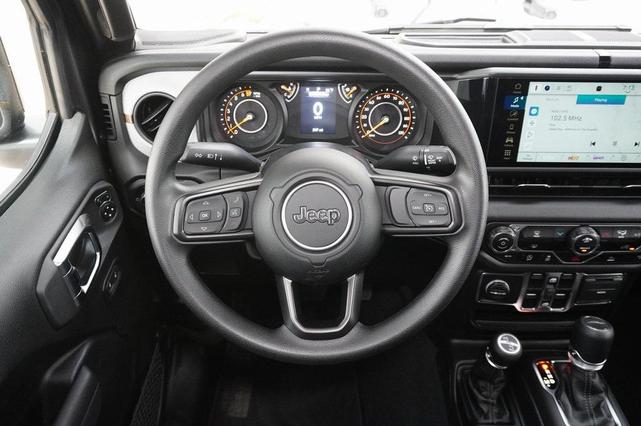 Photo of 2025 Granite Crystal Metallic Clearcoat Jeep Gladiator