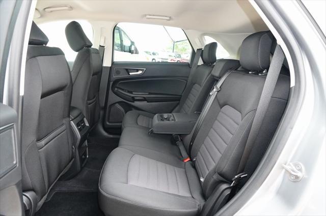 Photo of 2024 Iconic Silver Metallic Ford Edge