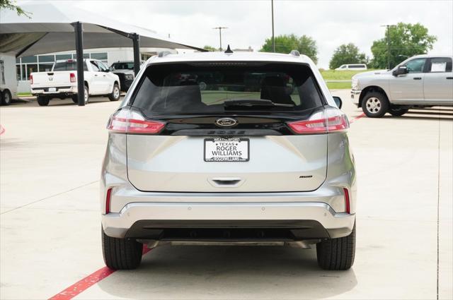 Photo of 2024 Iconic Silver Metallic Ford Edge