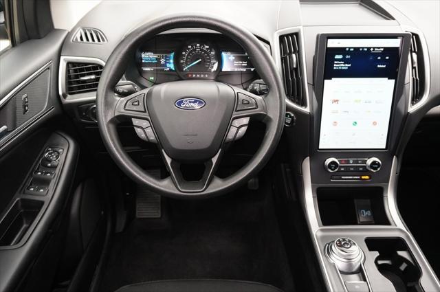 Photo of 2024 Iconic Silver Metallic Ford Edge