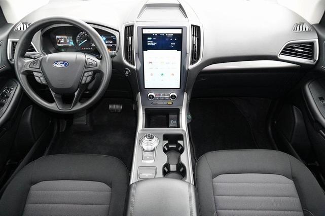 Photo of 2024 Iconic Silver Metallic Ford Edge