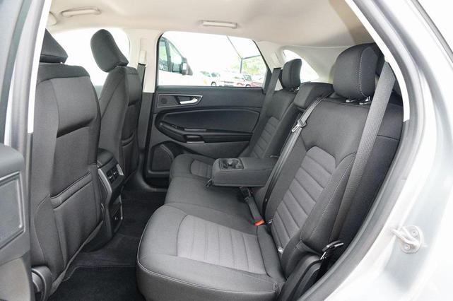Photo of 2024 Iconic Silver Metallic Ford Edge