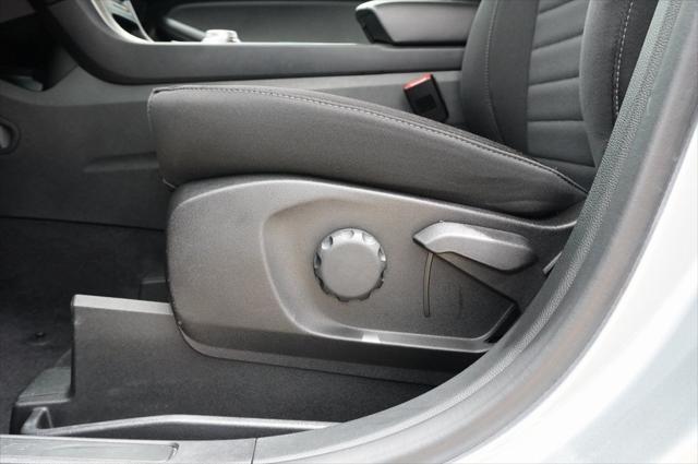 Photo of 2024 Iconic Silver Metallic Ford Edge